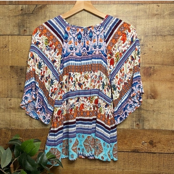 Farmers Market By One World FLORAL Flutter Sleeve Blouse - Picture 4 of 6